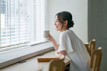 女性