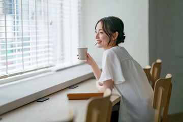 女性