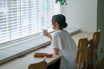 女性