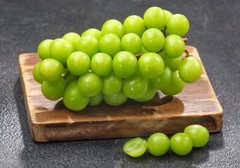 Anggur Muscat. Muscat grapes, especially the Shine Muscat variety, are a type of grape known for their distinctive sweet taste and unique muscat aroma.