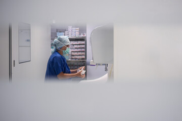 Nettoyage des mains au bloc opératoire