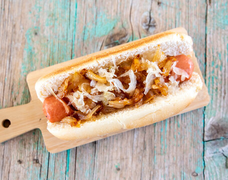 Perrito caliente, Hotdog con kepchp, mostaza y chucrut