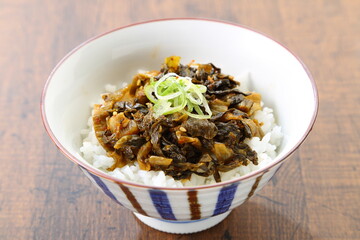 食卓の高菜ごはん