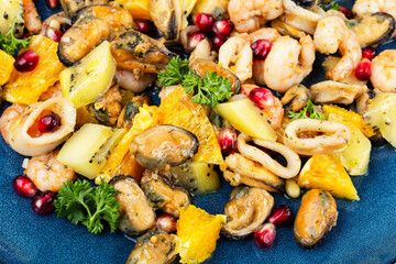 Appetizing salad of seafood and citrus fruits.