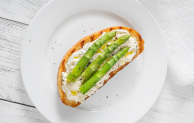 Grilled sandwich with white bread, stracciatella cheese, and green asparagus