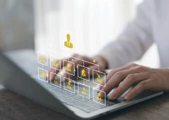 Businessmen use computers to recruit, manage and recruit HR teams to develop the leadership of...