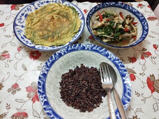 Traditional Thai Homemade Meal with Omelet, Stir-Fried Mushrooms, and Black Rice