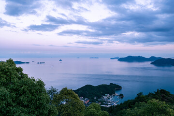 Fototapeta premium 高見山展望台から望む瀬戸内海の島々 広島県尾道市
