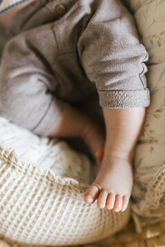 baby feet in bed
