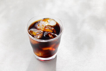 グラスに注いだアイスコーヒー　Iced coffee served in a glass