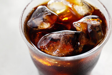 グラスに注いだアイスコーヒー　Iced coffee served in a glass