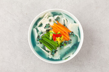  Handmade noodles boiled with tea leaves.