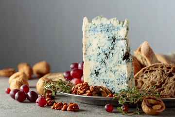 Gorgonzola with ciabatta, walnuts, red grapes, and thyme.