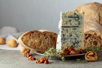 Gorgonzola with ciabatta, walnuts, and thyme.