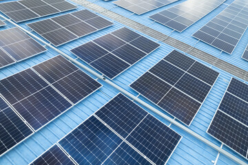 Obraz premium Solar panels on the rooftop