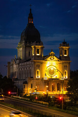 Fototapeta premium Vibrant view of Basilica of Saint Mary illuminated at night