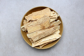 Dried slices of Radix Astragali, commonly used in traditional Chinese medicine.