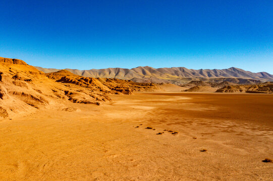 Vista panor&aacute;mica del valle rojizo del Desierto del Diablo en Salta, Argentina