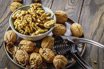 Ready-to-eat wholesome walnut with classic cracker for snack time