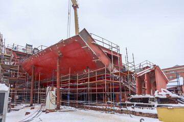 Assembly and welding of the icebreaker's strong hull on the slipway.