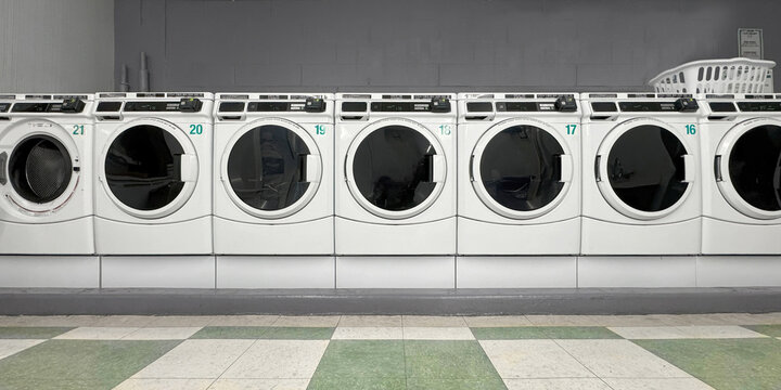 laundromat: Washing machine