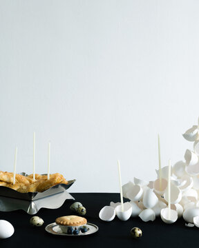 Table setting for easter with eggs