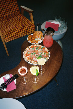 Casual Dining - Pizza, Burger, and Drinks
