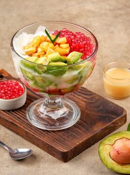 Es teler or Es Oyen is an Indonesian fruit cocktail. Avocado, coconut meat, pearl porridge, jackfruit and other fruits are served with coconut milk, sweetened condensed milk, and sugar