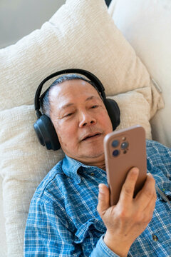 watching video on cellphone