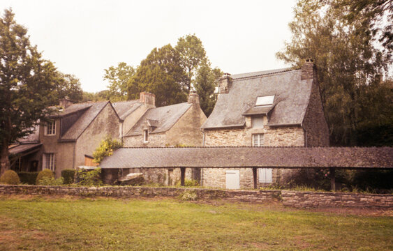  Analog photo of stone houses in Rochefort-en-Terre