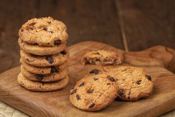 Chocolate chip cookies are delicious biscuits that many people like