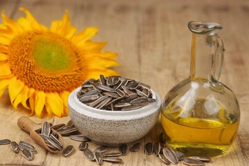 Biji matahari. Sunflower seeds are the fruit of the sunflower (Helianthus annuus). Sunflower oil