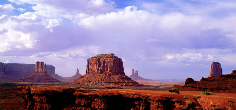 Winter light sbiwstorms Monument Valley Arizona John Ford Overlook