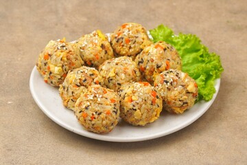 Korean rice balls or Jumeokbap (주먹밥) are a quick and easy snack or lunch made with leftover...