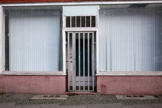 Entrance to a shop without a name