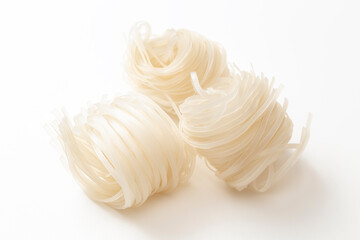 白背景にライスヌードル