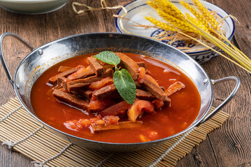 Pot-fried tomato and beef radish