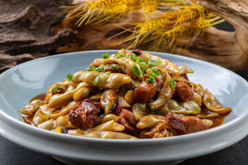 Braised pork with beans