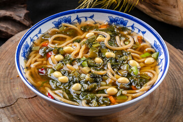 Pea hot and sour noodles
