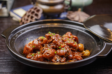 Pan-fried pork trotters with mushrooms