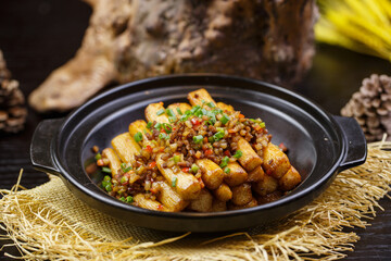 Pot-roasted pork cubes with yam