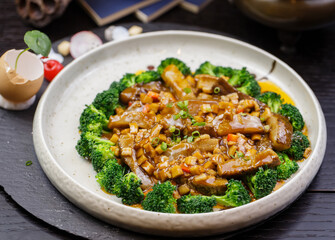 Grilled Ginseng with Minced Pork and Garlic Sauce