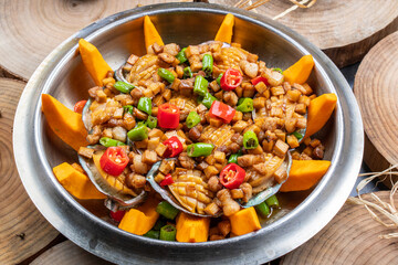 Abalone stewed in pumpkin pot