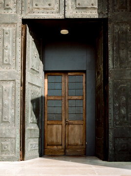 Church&rsquo;s wooden main gate and door in Venice 