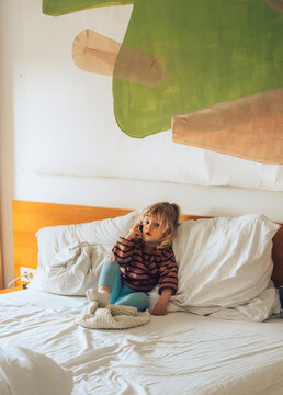 Toddler imaginary phone call game