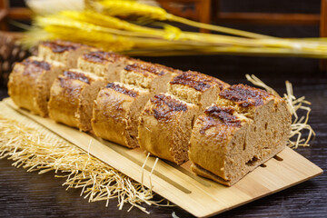 Whole grain date paste baked bun