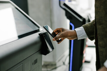 Using a Smartphone for Contactless Payment at a Kiosk