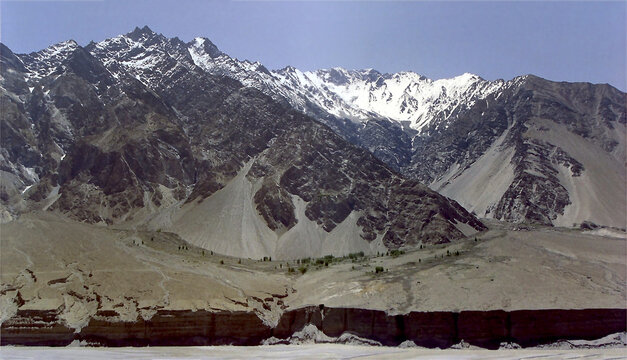 Karakorum range with snow from Pakistan - Killer Mountain (Nanga Parbat) / パキスタン国境から眺める雪のカラコルム山脈の大パノラマビュー