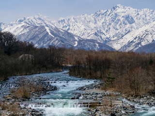 Fototapeta premium 青空と雪の北アルプス 長野県白馬村