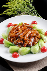 Prepare exquisite traditional Chinese stir-fry dishes